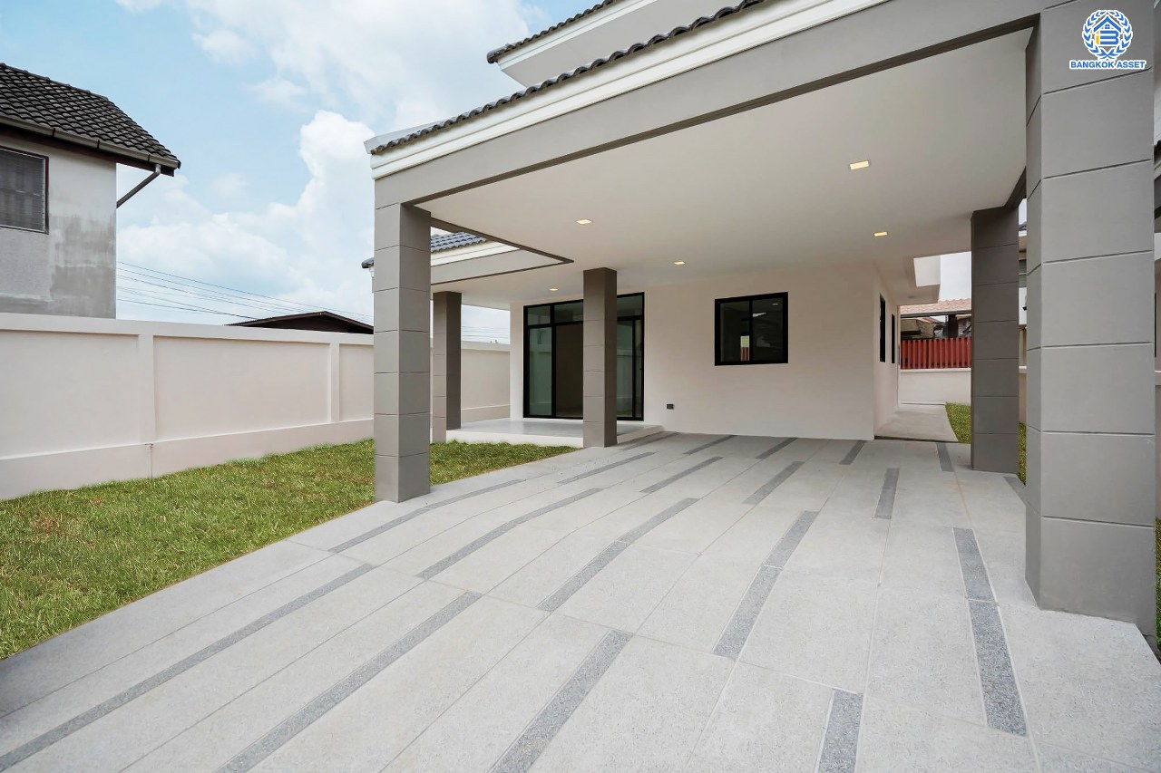 บ้านมือสองตกแต่งใหม่ โครงการ มณธานี บางแค หลังมุม ดีไซน์หรูหรา เนื้อที่ 66.6 ตร.ว. ฟังก์ชัน 3 ห้องนอน 3 ห้องน้ำ จอดรถได้ 2 คัน บนทำเลเดินทางสะดวก เชื่อมต่อหลายเส้นทาง ใกล้เดอะมอลล์บางแค ทางด่วน "กาญจนาภิเษก" และรถไฟฟ้า "สถานีหลักสอง"